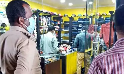 കുമ്പളയിൽ എട്ടു കടകളിൽ മോഷണം