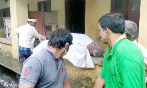 ഒരു രാത്രി മുഴുവൻ പ്രാർഥന; ഒടുവിൽ കൈകളിൽ തൊട്ടത്​ പിതാവി​െൻറ മൃതദേഹം