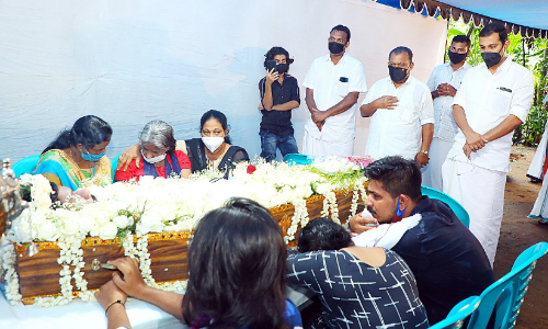 ജസ്​റ്റിന് അയ്യമ്പുഴ ഗ്രാമം കണ്ണീരോടെ വിടനൽകി