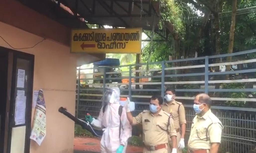 കക്കോടി ഗ്രാമ പഞ്ചായത്തിലെ താൽക്കാലിക ജീവനക്കാരിക്ക് കോവിഡ്; ​ പഞ്ചായത്ത് ഓഫിസും പരിസരവും അണുവിമുക്തമാക്കി