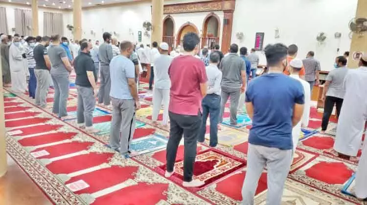 മ​സ്​​ജി​ദ്​ തു​റ​ക്കു​ക ന​മ​സ്​​കാ​ര​ത്തി​ന്​ അ​ഞ്ചു മി​നി​റ്റു​ മു​മ്പ്​ മാ​ത്രം