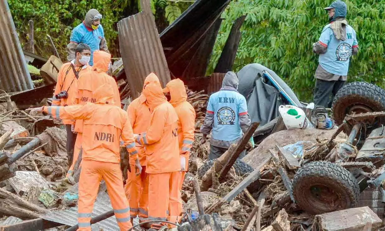 ദുരന്തമേഖലയിൽ വെല്ലുവിളി ഏറ്റെടുത്ത്​ ​െഎ.ആർ.ഡബ്ല്യു പ്രവർത്തകരും