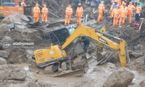 ഇവരുണ്ട്​, പെട്ടിമുടിയുടെയും കരിപ്പൂരി​െൻറയും തേങ്ങൽ കേൾക്കാൻ...