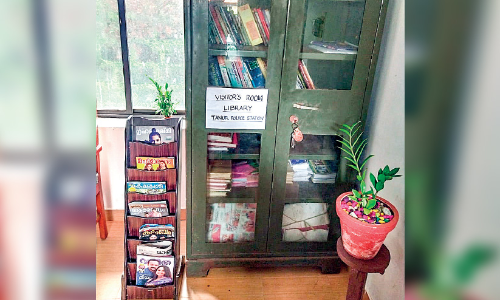 താ​നൂ​ർ പൊ​ലീ​സ്​ സ്റ്റേ​​ഷ​നിൽ പ​രാ​തി പ​റ​യാ​നെ​ത്തു​ന്നവ​ർ​ക്ക്​ ലൈ​ബ്ര​റി​യും റെ​ഡി