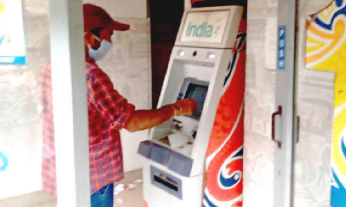 സാനിറ്റൈസറില്ല, ശുചീകരണമില്ല; കൊടിയത്തൂരിലെ എ.ടി.എം ഇങ്ങനെയാണ്