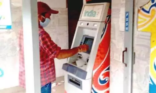 സാനിറ്റൈസറില്ല, ശുചീകരണമില്ല; കൊടിയത്തൂരിലെ എ.ടി.എം ഇങ്ങനെയാണ്