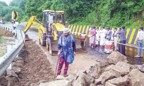 നാടുകാണി ചുരത്തിലെ വിള്ളൽ: റോഡ് ബലപ്പെടുത്തൽ തുടങ്ങി