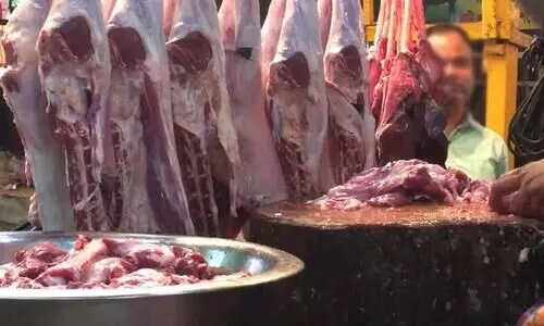 കണ്ടെയ്ൻമെൻറ് സോണിൽ ഇറച്ചി വിൽപന; രണ്ടുപേർക്കെതിരെ കേസ്