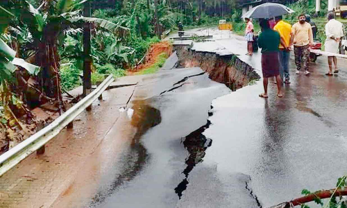 ഭൂമി പിളർന്നു; മലയോര ഹൈവേ രണ്ടായി