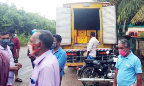 വാ​ഹ​ന​ത്തി​ലെ അ​ന​ധി​കൃ​ത ബി​രി​യാ​ണി ക​ച്ച​വ​ടം ന​ഗ​ര​സ​ഭ ത​ട​ഞ്ഞു