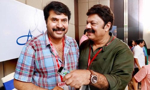 ലാലുവി​െൻറ നെഞ്ചിൽ തലവച്ച്​ ഉറങ്ങുന്ന മമ്മൂട്ടി; വൈറലായി ചിത്രം