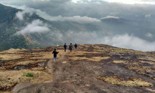 കോടമഞ്ഞ്​ തഴുകും ചൊക്രാമുടി മുനമ്പിൽ