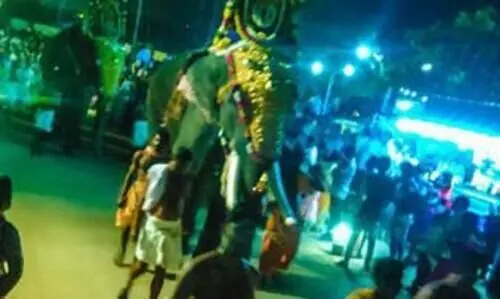 രാ​ജാ​വെ​ഴു​ന്ന​ള്ളി​യ ശം​ഖു​മു​ഖ​ത്ത്