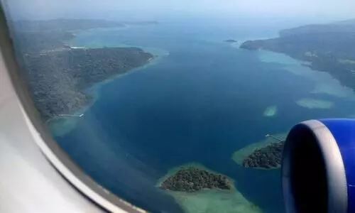 നീലക്കടലിനു താഴെ മറ്റൊരു രക്തക്കടല് നീലക്കടലിനു താഴെ മറ്റൊരു രക്തക്കടല്