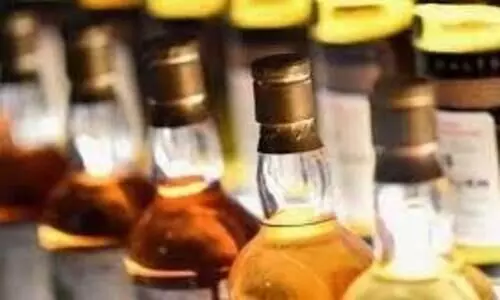 ബെവ്​കോയെ ആപ്പിലാക്കി ബെവ്​ക്യൂ, ഗുണം കൊയ്യുന്നത്​ ബാറുകൾ