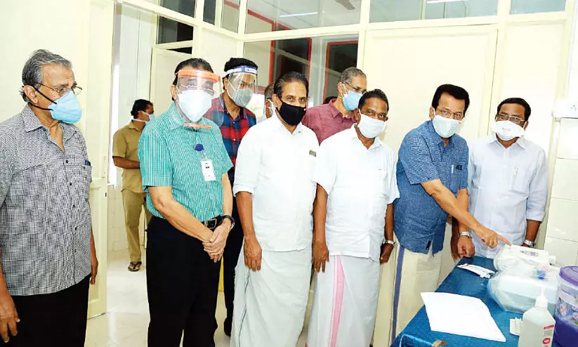 പെരിന്തൽമണ്ണ ജില്ല ആശുപത്രിയിൽ കോവിഡ് പരിശോധന തുടങ്ങി പെരിന്തൽമണ്ണ ജില്ല ആശുപത്രിയിൽ കോവിഡ് പരിശോധന തുടങ്ങി