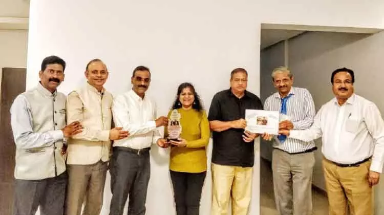 ഗോപാലകൃഷ്ണൻ നടരാജനും ഭാര്യ കലക്കും െഎ.സി.സി യാത്രയയപ്പ് നൽകി ഗോപാലകൃഷ്ണൻ നടരാജനും ഭാര്യ കലക്കും െഎ.സി.സി യാത്രയയപ്പ് നൽകി