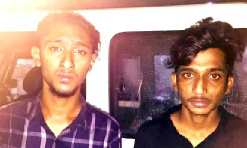 ഇരുചക്രവാഹനങ്ങളിലെ ഇന്ധനം ഉൗറ്റുന്ന രണ്ടുപേർ പിടിയിൽ ഇരുചക്രവാഹനങ്ങളിലെ ഇന്ധനം ഉൗറ്റുന്ന രണ്ടുപേർ പിടിയിൽ