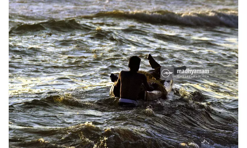 അതിജീവനത്തിലേക്ക്​ തുഴയെറിയാൻ