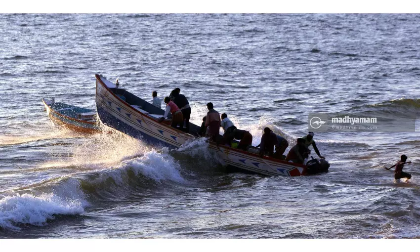 അതിജീവനത്തിലേക്ക്​ തുഴയെറിയാൻ