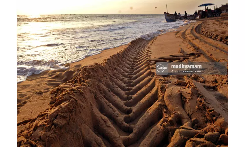 അതിജീവനത്തിലേക്ക്​ തുഴയെറിയാൻ