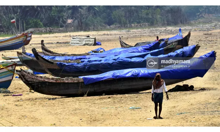 അതിജീവനത്തിലേക്ക്​ തുഴയെറിയാൻ