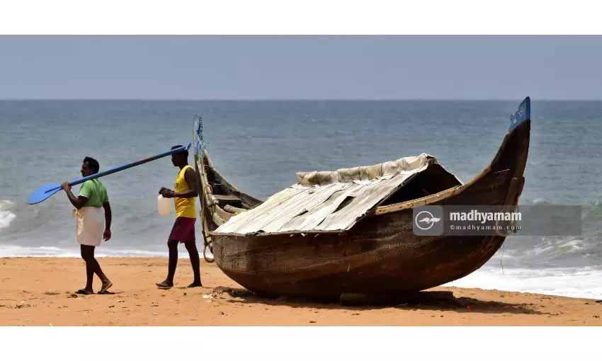അതിജീവനത്തിലേക്ക്​ തുഴയെറിയാൻ