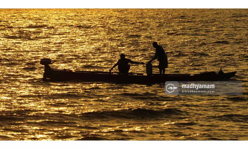 അതിജീവനത്തിലേക്ക്​ തുഴയെറിയാൻ