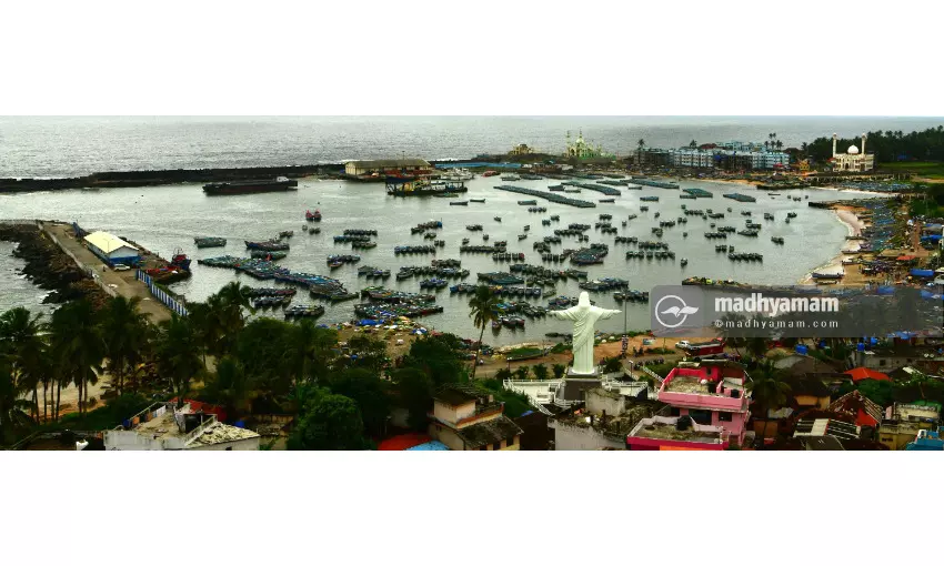 അതിജീവനത്തിലേക്ക്​ തുഴയെറിയാൻ