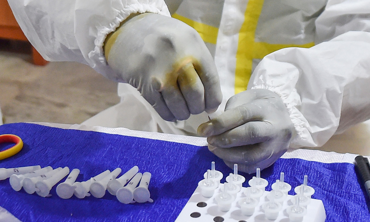 അധ്യാപികക്ക് കോവിഡ്: ഉച്ചഭക്ഷണ കിറ്റ് വാങ്ങാൻ വന്ന രക്ഷിതാക്കൾ നിരീക്ഷണത്തിൽ പോകണം അധ്യാപികക്ക് കോവിഡ്: ഉച്ചഭക്ഷണ കിറ്റ് വാങ്ങാൻ വന്ന രക്ഷിതാക്കൾ നിരീക്ഷണത്തിൽ പോകണം