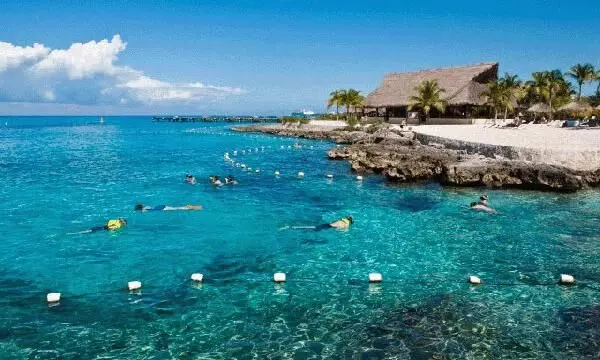 കടലിനടിയിലെ അത്ഭുത ലോകത്ത്