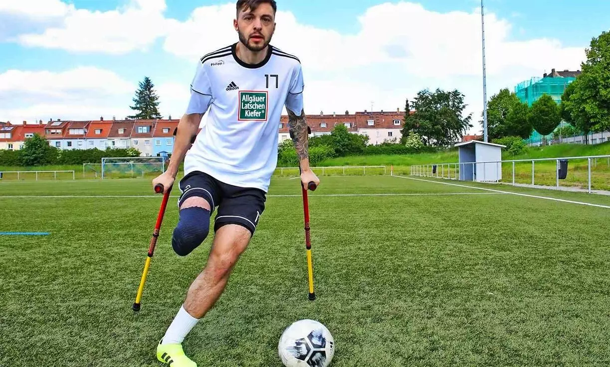 കാൽ മുറിച്ചുമാറ്റിയിട്ടും കളിക്കളം വിട്ടില്ല; സ്റ്റെഫാൻ ശ്മീഡ് ഇപ്പോഴും ജർമനിയുടെ ദേശീയ താരം കാൽ മുറിച്ചുമാറ്റിയിട്ടും കളിക്കളം വിട്ടില്ല; സ്റ്റെഫാൻ ശ്മീഡ് ഇപ്പോഴും ജർമനിയുടെ ദേശീയ താരം