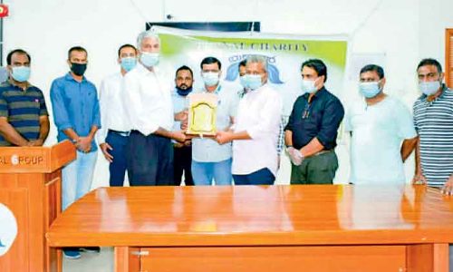 ഗോ​പി നെ​ടു​ങ്ങാ​ടി​ക്ക് ത​ണ​ൽ ചാ​രി​റ്റി യാ​ത്ര​യ​യ​പ്പ് ന​ൽ​കി