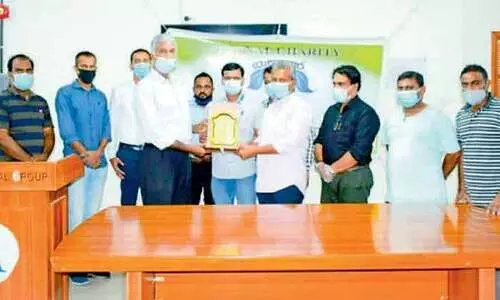 ഗോ​പി നെ​ടു​ങ്ങാ​ടി​ക്ക് ത​ണ​ൽ ചാ​രി​റ്റി യാ​ത്ര​യ​യ​പ്പ് ന​ൽ​കി