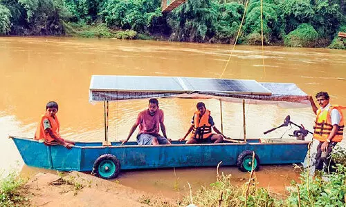 ഈ ബോട്ട്​ പറപറക്കും കരയിലും വെള്ളത്തിലും