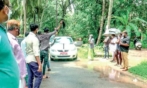 അന്നാര പൗരസമിതിയുടെ നേതൃത്വത്തിൽ തിരൂർ നഗരസഭ ചെയർമാനെ കരിങ്കൊടി കാണിച്ചു