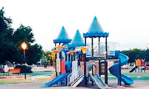 പാർക്കുകൾ തുറക്കുന്നതും കാത്ത് കുടുംബങ്ങൾ