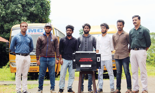 കറൻസി അണുമുക്​തമാക്കാൻ വിദ്യാർഥികളുടെ യന്തിരൻ