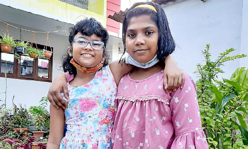 വെ​ള്ള​ക്കെ​ട്ടി​ല​ക​പ്പെ​ട്ട സു​ഹൃ​ത്തി​െൻറ കു​ടും​ബ​ത്തി​ന്​ അ​ഭ​യ​മൊ​രു​ക്കി നാ​ലാം ക്ലാ​സു​കാ​രി