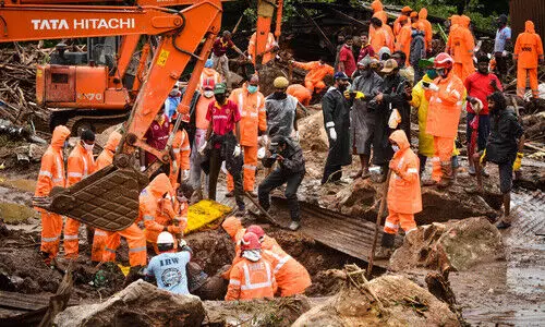 പെട്ടിമുടിയിൽ ചൊ​വ്വാ​ഴ്​​ച കണ്ടെത്തിയത്​​ ​മൂന്നു മൃതദേഹങ്ങൾ; മരിച്ചവരുടെ എണ്ണം 61 ആയി