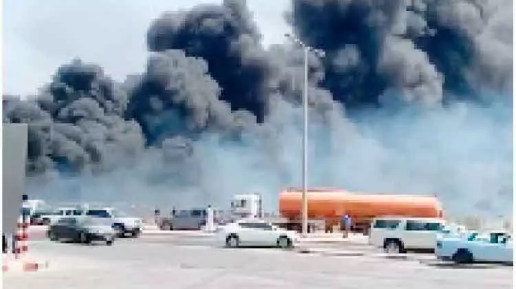 ജുബൈലിൽ വൻ അഗ്നിബാധ; അപകടമില്ല ജുബൈലിൽ വൻ അഗ്നിബാധ; അപകടമില്ല