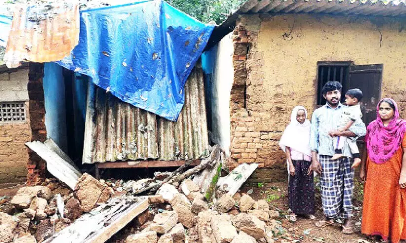 മഴയില്‍ വീടുതകര്‍ന്നു; വയോധികയായ മാതാവും കുടുംബവും പ്രതിസന്ധിയില്‍