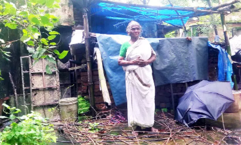 ത​ക​ർ​ന്നു​വീ​ഴാ​റാ​യ വീ​ട്ടി​ൽ ത​ങ്ക​മ്മ ഒ​റ്റ​ക്ക്​