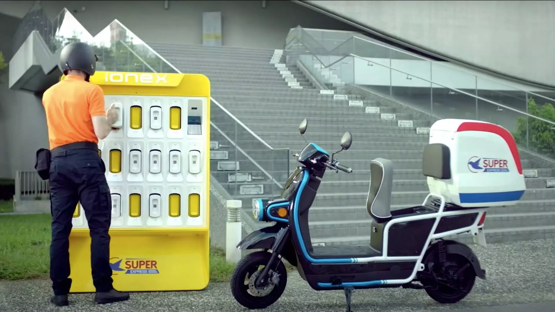 ബാറ്ററി ഇെല്ലങ്കിലും വാഹനം ഇറക്കാം; സുപ്രധാന നീക്കവുമായി റോഡ് ഗതാഗത മന്ത്രാലയം ബാറ്ററി ഇെല്ലങ്കിലും വാഹനം ഇറക്കാം; സുപ്രധാന നീക്കവുമായി റോഡ് ഗതാഗത മന്ത്രാലയം