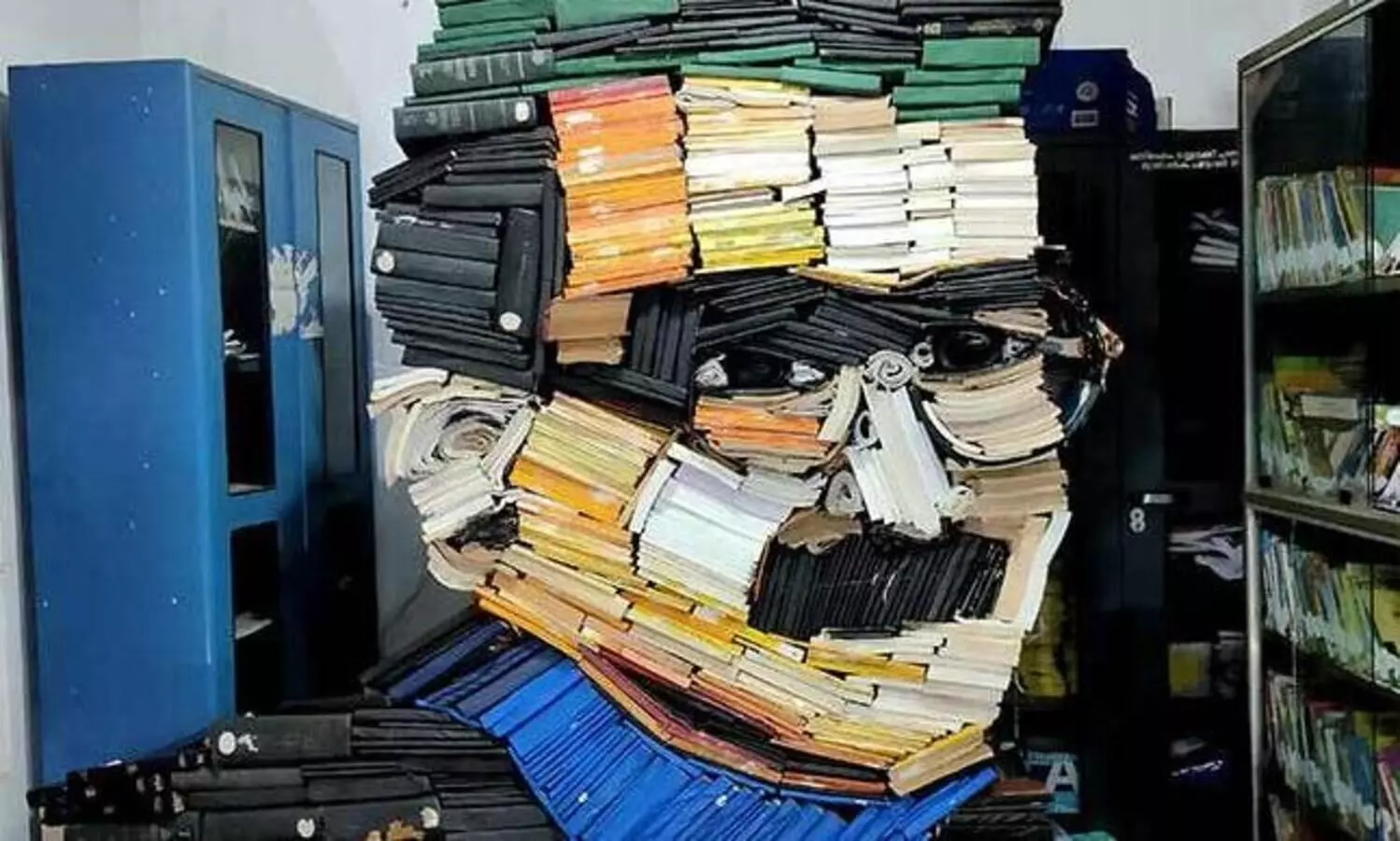 സ്വാതന്ത്ര്യദിനത്തിൽ അബ്ദുറഹ്മാന്‍ സാഹിബിന് പുസ്തകത്താളുകൾ കൊണ്ട് ആദരം