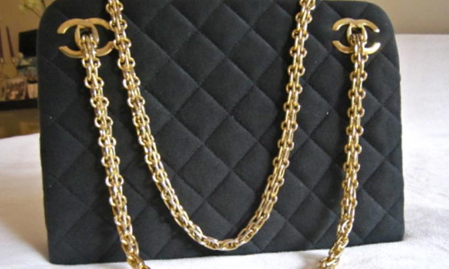 സ്വർണവും പണവുമടങ്ങിയ ബാഗും പഴ്സും തിരിച്ചുനൽകി കടയുടമയുടെ മാതൃക