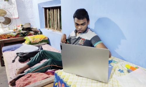 ലാപ്ടോപ് കിട്ടി; വിധിയെ നേരിട്ടു പഠിക്കാൻ ജിതേഷിന് ആവേശമായി