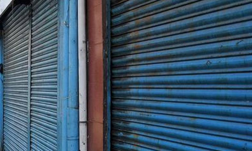 ക​ട​ക​ൾ തു​റ​ക്കു​ന്ന​തി​ൽ സം​ഘ​ട​ന​ക​ൾ ത​മ്മി​ൽ ത​ർ​ക്കം