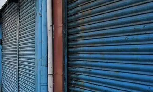 ക​ട​ക​ൾ തു​റ​ക്കു​ന്ന​തി​ൽ സം​ഘ​ട​ന​ക​ൾ ത​മ്മി​ൽ ത​ർ​ക്കം