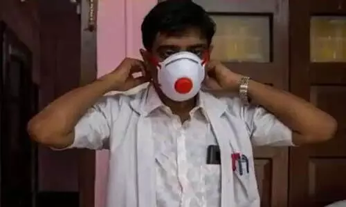 കോവിഡ്​ വാർഡിൽ സന്ദർശകരുടെ തിരക്ക്​; തോക്കേന്തിയ കാവൽക്കാരുമായി​ ഡോക്​ടർ